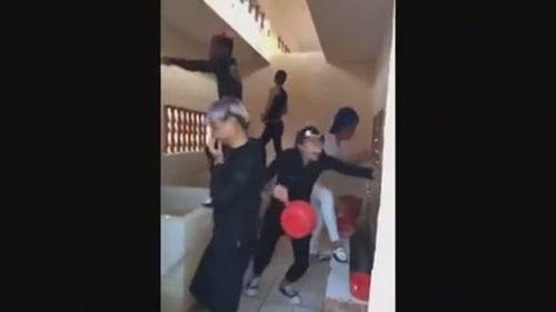 成人夜间打滚视频大全,揭秘成人夜间打滚奇观