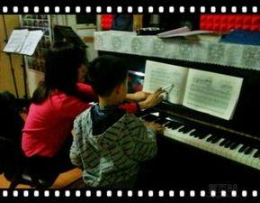 成人钢琴专业训练视频,成人钢琴学习的必备指南