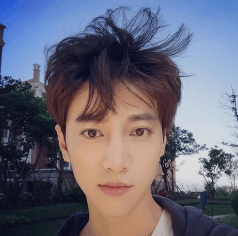 成人辫子假发视频图片男,男生演绎时尚新风尚